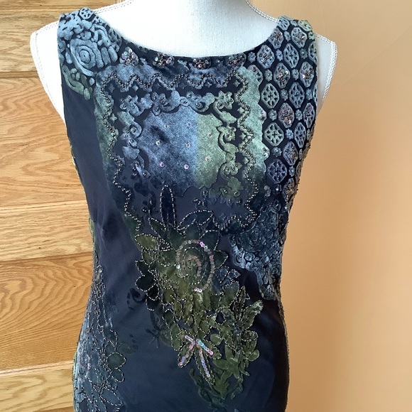 CARTISE COUTURE Black & Green Silk & Velvet Dark Floral Formal Gown - Picture 5 of 16